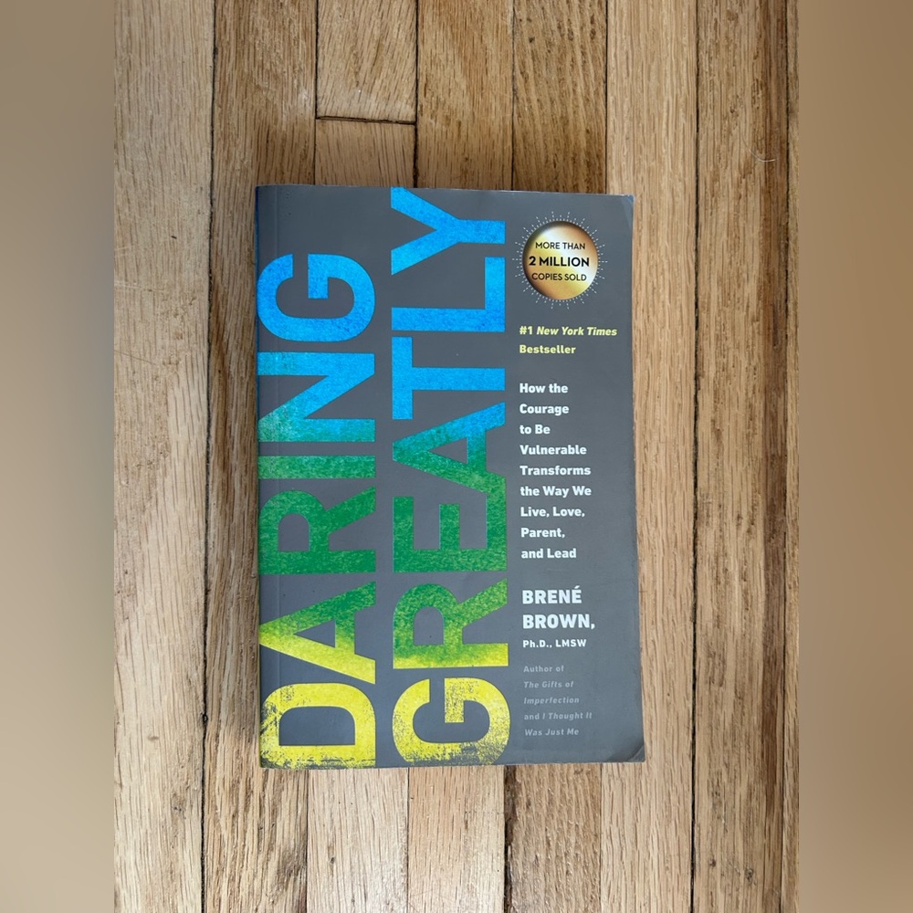 3/$10 Daring Greatly by Brene Brown📚
